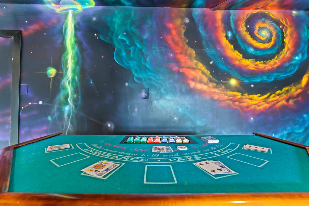 https://media.crmls.org/mediaz/c1df62aa-7b34-43d0-9d3d-cde90402bd36.jpg?preset=X-Large