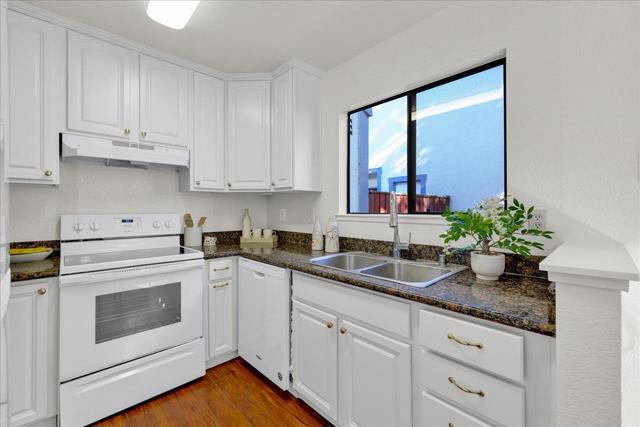 34791 Dorado, Fremont CA: https://media.crmls.org/mediaz/c1df9381-84ea-403d-aa57-74bbac74af88.jpg