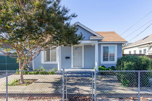 937 S 7th Street, San Jose CA: https://media.crmls.org/mediaz/c1e1972a-e6b0-4e08-976e-97e07a564dae.jpg