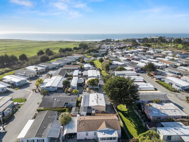 19 Dolphin Court, Half Moon Bay CA: https://media.crmls.org/mediaz/c1e1a673-4c5d-4673-94c0-cb79c6d790f1.jpg