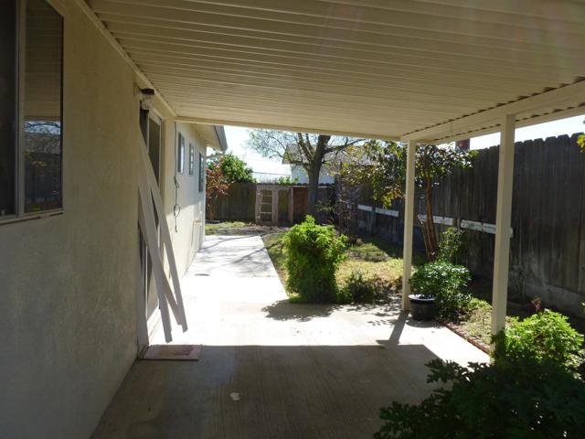 460 SE Jeremy Court, Oakdale CA: https://media.crmls.org/mediaz/c1e1e735-0fa6-48a9-aeb5-d5c876400e87.jpg