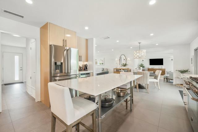 75322 Desert Park Drive, Indian Wells CA: https://media.crmls.org/mediaz/c1e1f6fd-5a0d-4dea-a401-1c10d312c5fa.jpg