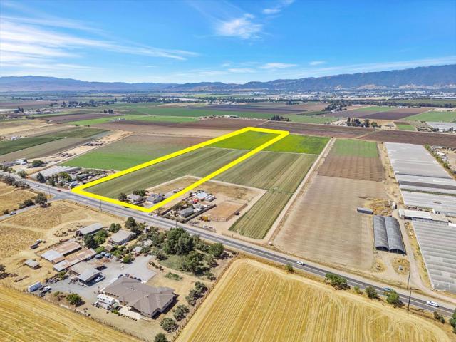 2718 Ferguson Road, Gilroy CA: https://media.crmls.org/mediaz/c1e22974-cf01-4c15-a5cc-8d19592a2253.jpg
