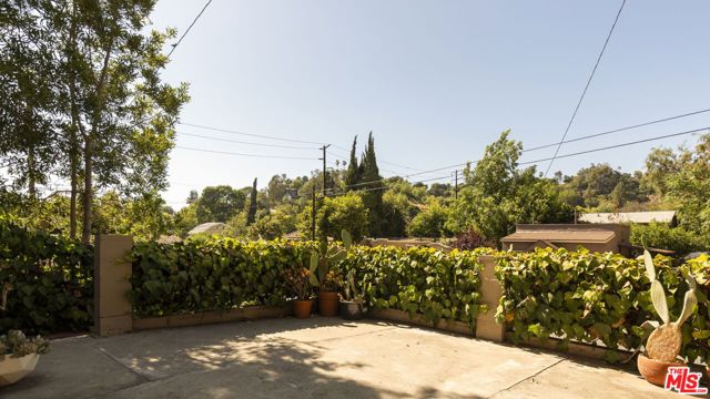 5616 Tehama Street, Los Angeles CA: https://media.crmls.org/mediaz/c1e2c11d-d84c-46e4-8b35-04a25f0ffb71.jpg