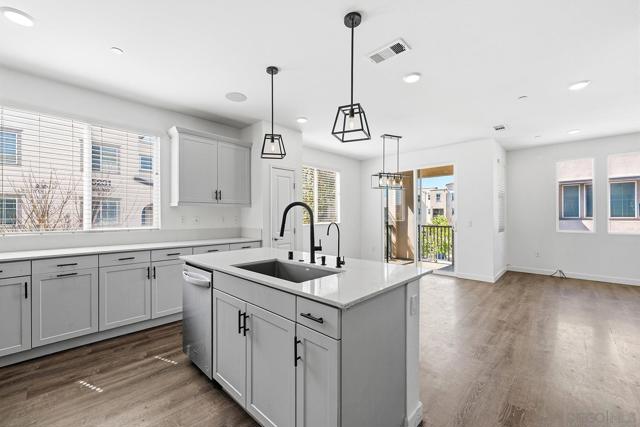 5230 Calle Rockfish, San Diego CA: https://media.crmls.org/mediaz/c1e2fefa-fbc4-40e5-aaa0-8d669b60fe04.jpg