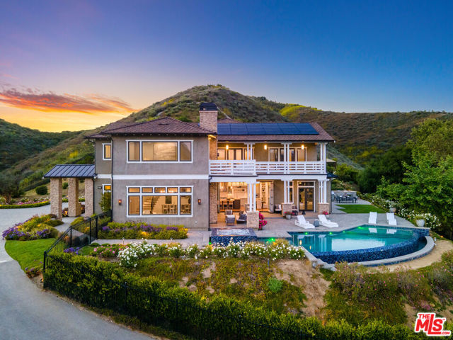 26767 Mulholland Highway, Calabasas CA: https://media.crmls.org/mediaz/c1e335f7-ab74-4aba-8a9f-838e8fb2a77a.jpg