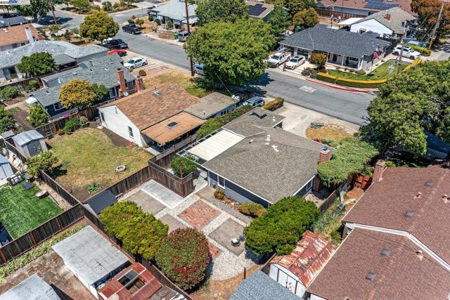 17473 Via Alamitos, San Lorenzo CA: https://media.crmls.org/mediaz/c1e3b160-bcb8-4b81-86c4-4a3f6de1dc90.jpg
