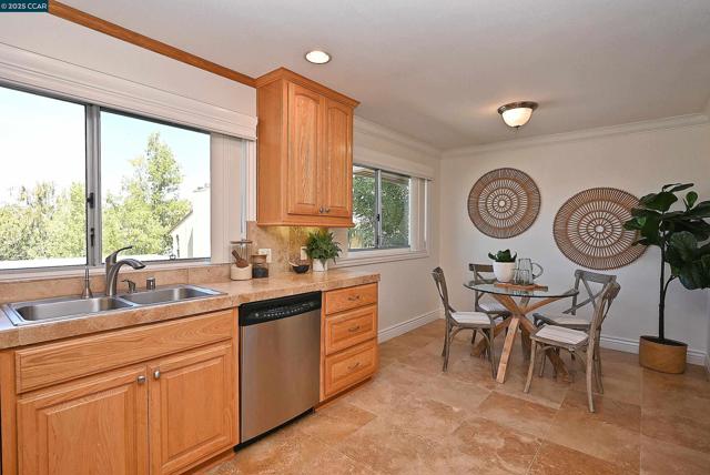 1805 Ptarmigan Dr, Walnut Creek CA: https://media.crmls.org/mediaz/c1e3c11c-ae07-40f2-8547-4bf818e656ec.jpg