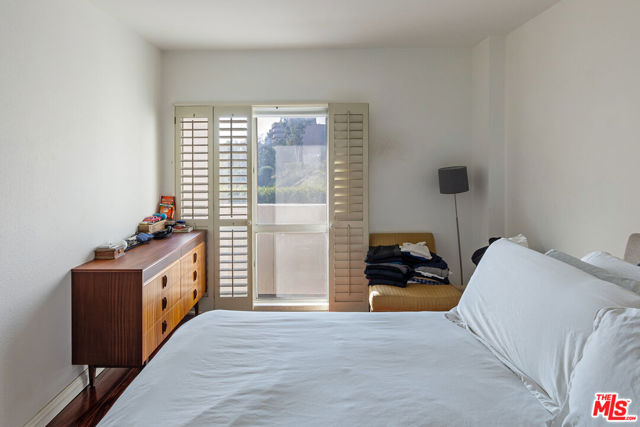 1131 Alta Loma Road, West Hollywood CA: https://media.crmls.org/mediaz/c1e47759-4edc-45b5-9dbb-475c228077aa.jpg