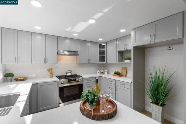 4360 Peregrine Way, Fremont CA: https://media.crmls.org/mediaz/c1e4e83d-4019-40cc-8de3-8c71fffad8fb.jpg