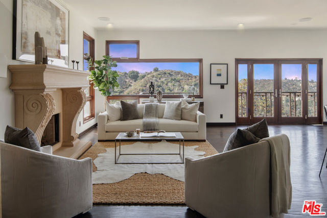 2125 Kew Drive, Los Angeles CA: https://media.crmls.org/mediaz/c1e51c85-c4e9-4a32-ae77-c8917bcd5539.jpg