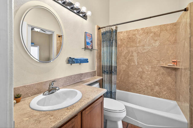 77500 Calle Chillon, La Quinta CA: https://media.crmls.org/mediaz/c1e5355f-23ab-4bbe-a56f-f01a08ddb304.jpg