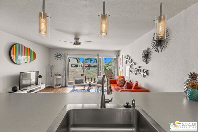1655 E Palm Canyon Drive, Palm Springs CA: https://media.crmls.org/mediaz/c1e56bb0-d8db-409f-b87a-335ca034f012.jpg