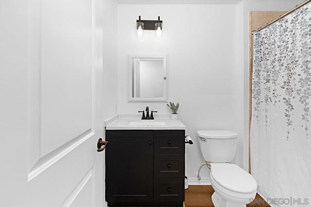 560 Deep Dell Rd, San Diego CA: https://media.crmls.org/mediaz/c1e58f5f-843e-4edb-90f1-053eb03ccead.jpg