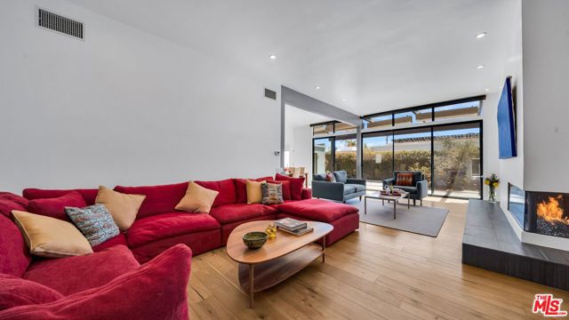 2461 Crest View Drive, Los Angeles CA: https://media.crmls.org/mediaz/c1e5922e-ecf2-4069-b32e-8b3a3d65f999.jpg