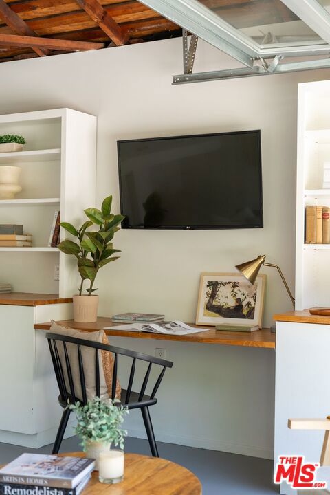 4148 Mentone Avenue, Culver City CA: https://media.crmls.org/mediaz/c1e59d4d-0888-4540-9bb8-1e8864dfbc1f.jpg