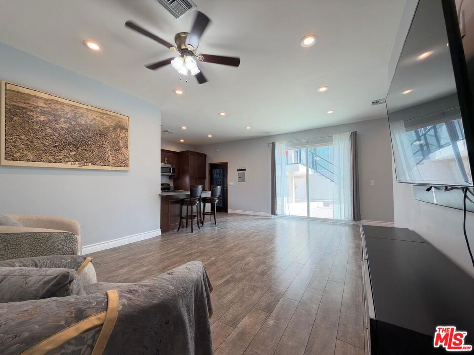 10407 Wilsey Avenue — architectural residence