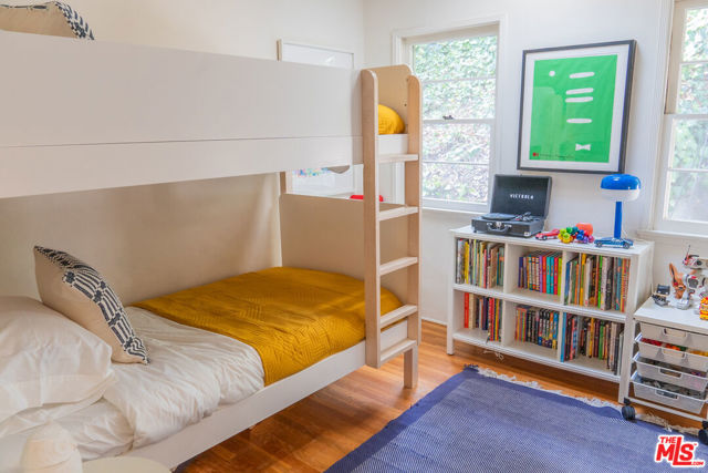 2434 Cazaux Place, Los Angeles CA: https://media.crmls.org/mediaz/c1e78252-1592-418e-a875-3a2d8e6a9c9b.jpg