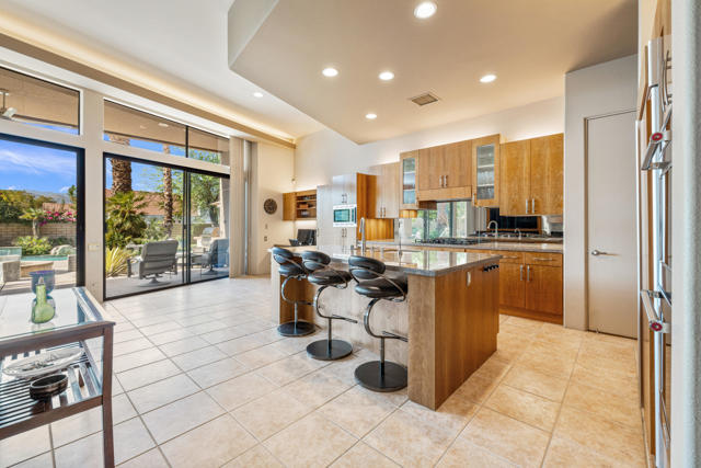 12 Boulder Lane, Rancho Mirage CA: https://media.crmls.org/mediaz/c1e7a712-8c88-4acc-86e3-98cce48484a8.jpg