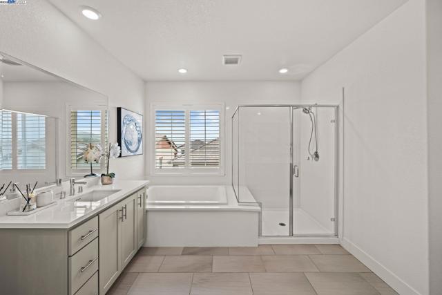 318 Paradiso Ct, San Ramon CA: https://media.crmls.org/mediaz/c1e7ce63-4e31-42ce-8d57-a38f2471f75d.jpg