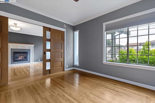 1672 Crescent Avenue, Castro Valley CA: https://media.crmls.org/mediaz/c1e7e553-91d1-4e27-9680-91b8339216f4.jpg