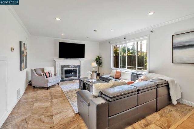 960 Live Oak Dr, Santa Clara CA: https://media.crmls.org/mediaz/c1e812f7-7fc6-4392-99b1-2b6848a52475.jpg