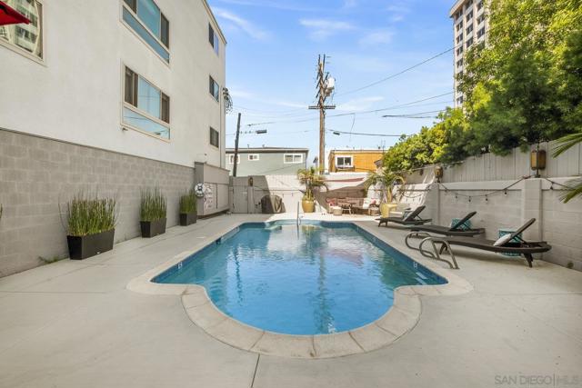 140 Walnut Ave, San Diego CA: https://media.crmls.org/mediaz/c1e85df3-5fd6-4358-a9fb-bce4638738af.jpg