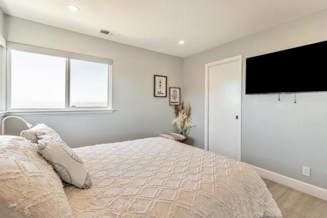 11550 Skyline Boulevard, Oakland CA: https://media.crmls.org/mediaz/c1e88346-9655-42aa-8ae7-53551c2bdc88.jpg