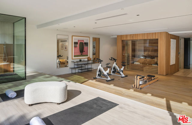 615 N Faring Road, Los Angeles CA: https://media.crmls.org/mediaz/c1e8d92b-ea32-47f4-a70c-937f6c630669.jpg