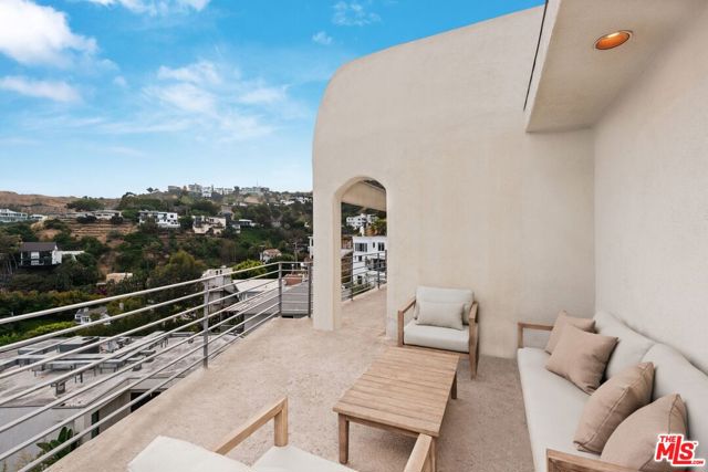 8435 Franklin Avenue, Los Angeles, California 90069, 5 Bedrooms Bedrooms, ,5 BathroomsBathrooms,Single Family Residence,For Sale,Franklin,24400525