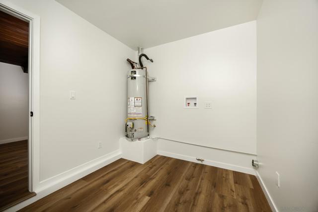 3366 Neosho Pl, San Diego CA: https://media.crmls.org/mediaz/c1e95de4-1b44-47d1-a402-b6e8564796bc.jpg