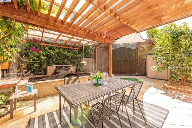 32760 Orick St, Union City CA: https://media.crmls.org/mediaz/c1e9629c-3b6f-4278-8b5c-f4ea3db27edd.jpg