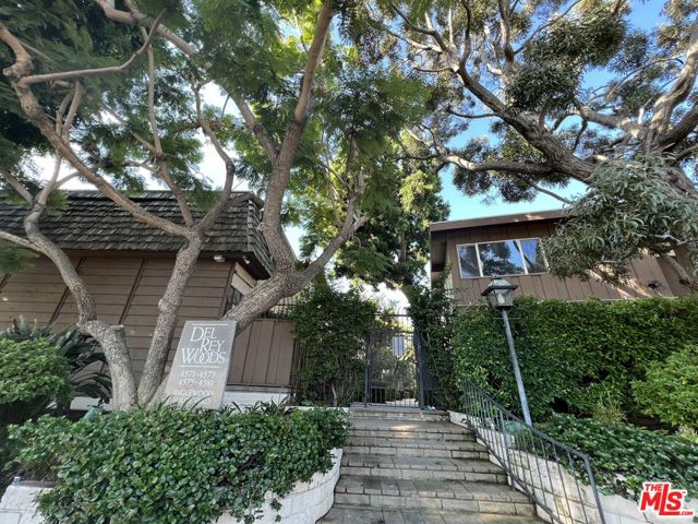 4575 Inglewood Boulevard, Culver City CA: https://media.crmls.org/mediaz/c1e9b149-5e15-4a15-af1a-7edef1a55b7d.jpg