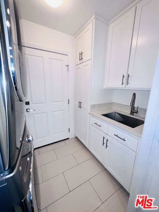 9009 S Calvin Way, Inglewood CA: https://media.crmls.org/mediaz/c1eaa881-ca10-4de8-ac63-9f225489f3ea.jpg