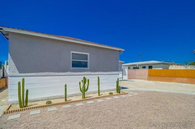 3484 Armstrong St, San Diego CA: https://media.crmls.org/mediaz/c1eaaf46-b55b-4d64-8fa3-b55d5c8e55ac.jpg