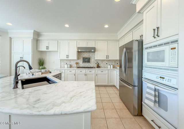 3030 Hollycrest Avenue, Thousand Oaks CA: https://media.crmls.org/mediaz/c1eb0c90-ef52-4b98-b005-b6955a84e743.jpg