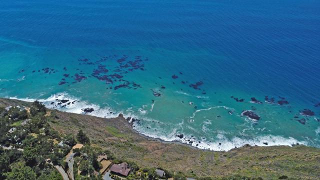 8 E Coastlands, Big Sur CA: https://media.crmls.org/mediaz/c1eb7ecb-3910-407f-89fa-fe0130817f00.jpg