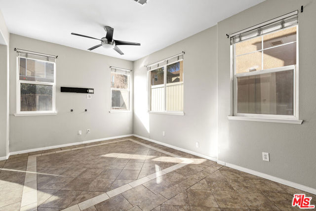 30319 Cedar Oak Lane, Castaic CA: https://media.crmls.org/mediaz/c1eba312-aaf1-4b3e-95c2-ebc271a92506.jpg