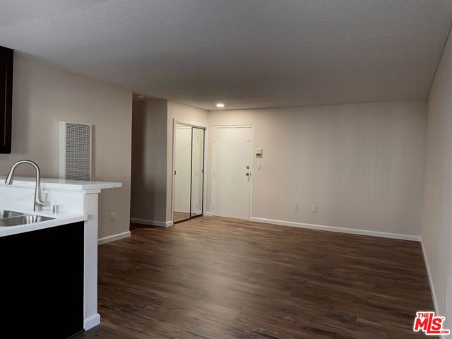 18530 Hatteras Street, 101 photo 6