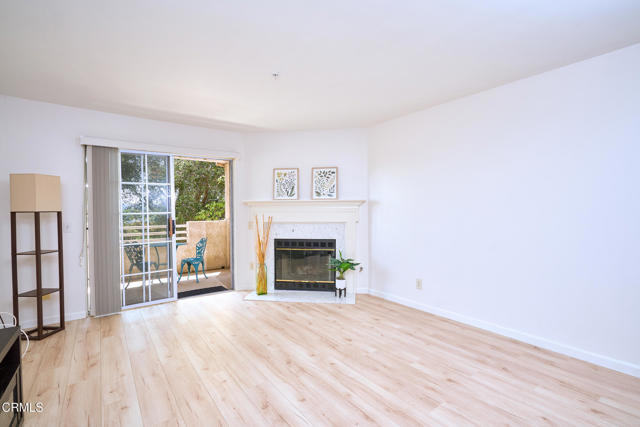 Detail Gallery Image 9 of 59 For 2713 Antonio Dr #110,  Camarillo,  CA 93010 - 2 Beds | 2 Baths