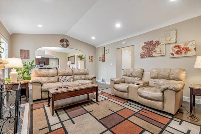 8245 Golf Links Road, Oakland CA: https://media.crmls.org/mediaz/c1ec4583-14db-445a-bcec-0af0ce718690.jpg