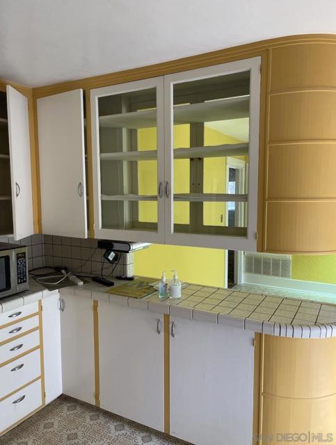 270 Madrona Street, Chula Vista CA: https://media.crmls.org/mediaz/c1ec7544-30fe-4f71-b39f-936e0723df03.jpg