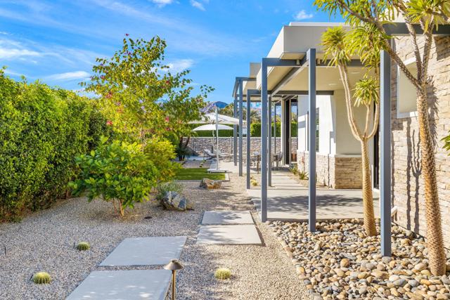 23 Emerald Court, Rancho Mirage CA: https://media.crmls.org/mediaz/c1ecde25-c9f7-4563-93ae-935bb0b992cd.jpg