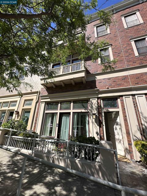 Image 6 of 30 For 2144 Railroad Ave