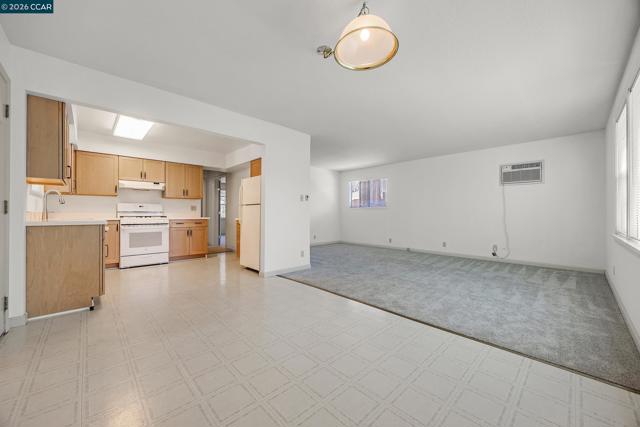 940 East St, Lafayette CA: https://media.crmls.org/mediaz/c1edc8f9-ed8a-490b-aff4-0f1943e796cd.jpg