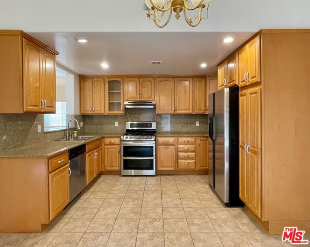 1717 Armacost Avenue, Los Angeles CA: https://media.crmls.org/mediaz/c1eef91c-8e38-44f3-a867-5f8d9dd6dca1.jpg