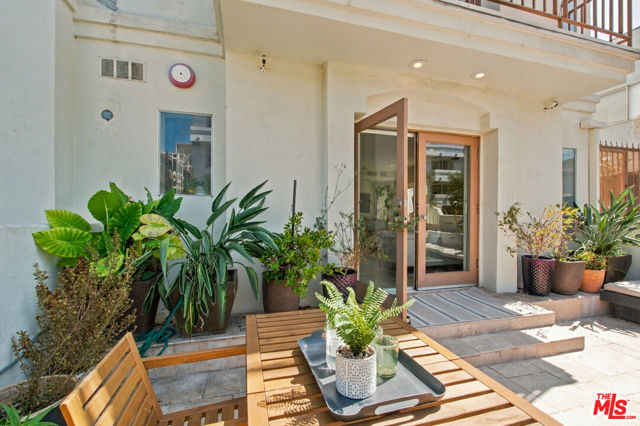 2 Bed Home for Sale in Los Angeles, California