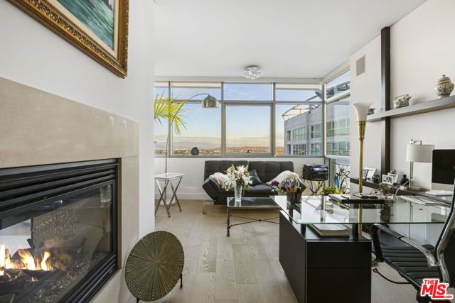 13650 Marina Pointe Drive, Marina del Rey CA: https://media.crmls.org/mediaz/c1ef5f91-29f2-48db-b00c-be16beb29d6c.jpg