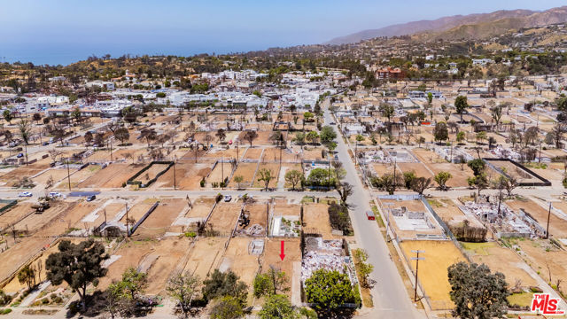 1055 Hartzell Street, Pacific Palisades CA: https://media.crmls.org/mediaz/c1ef62c4-9307-4edc-8bc9-feb867f0cd7f.jpg