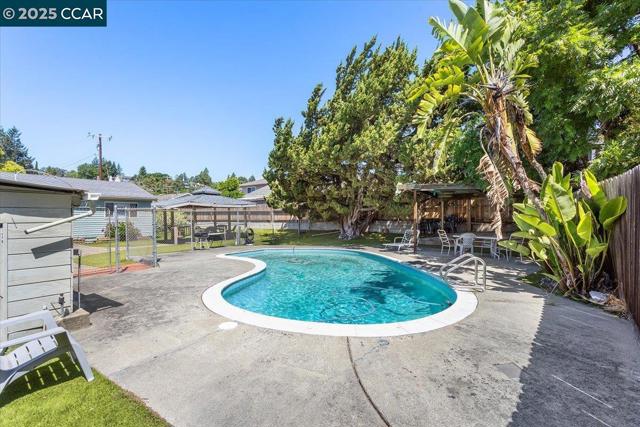 19358 Lake Chabot Rd, Castro Valley CA: https://media.crmls.org/mediaz/c1f01011-2d3c-4da0-917f-a1048f56bd6a.jpg